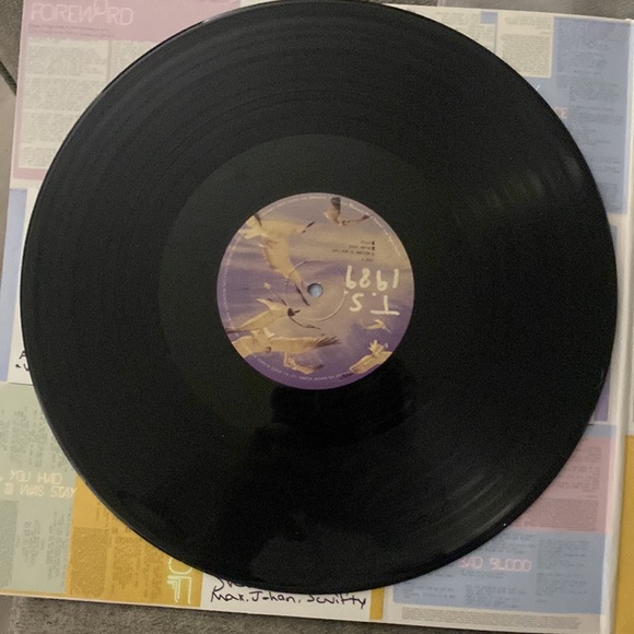 T-Swift 1989 - Picture 4 of 5